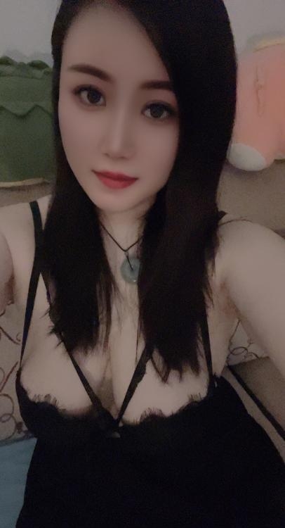 大波白云少妇