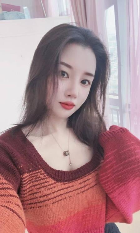 禅城白皙美女