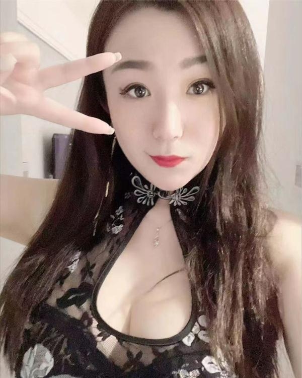 肤白丰满骚小美