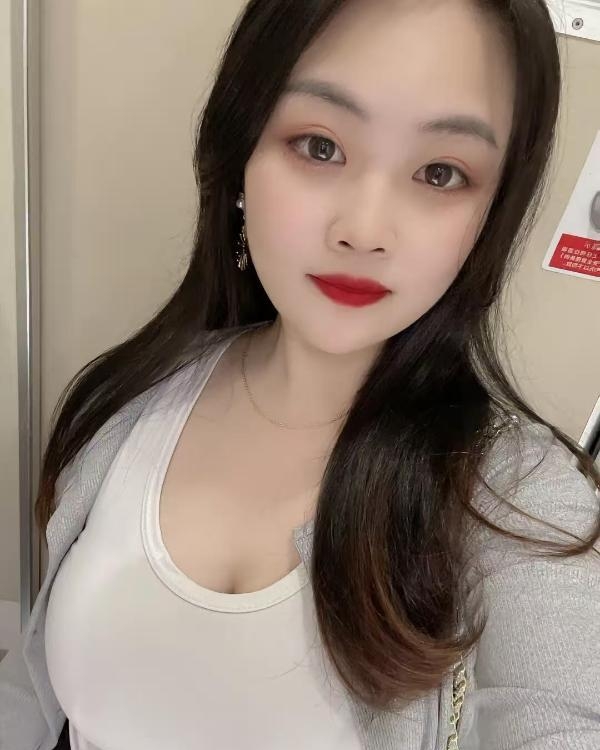 丰满的妞妞