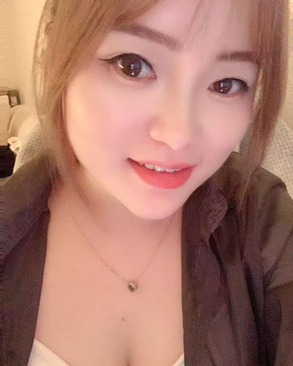 姐姐乳峰挺拔