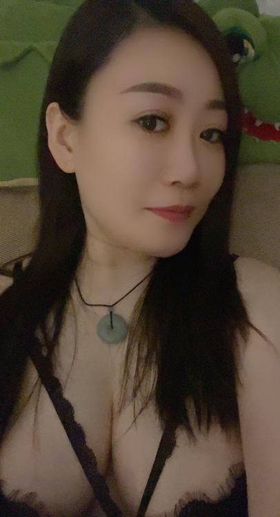 大波白云少妇