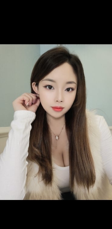 天然巨乳小美女
