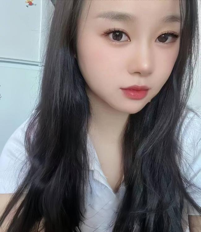 18岁微胖嫩妹