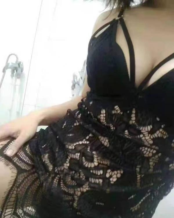 D胸肥臀小姐姐