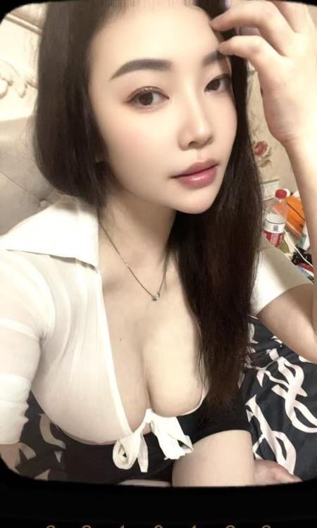 汉阳肤白腿长
