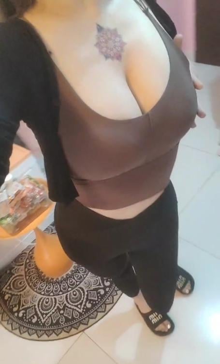 高个丰满型老师美美