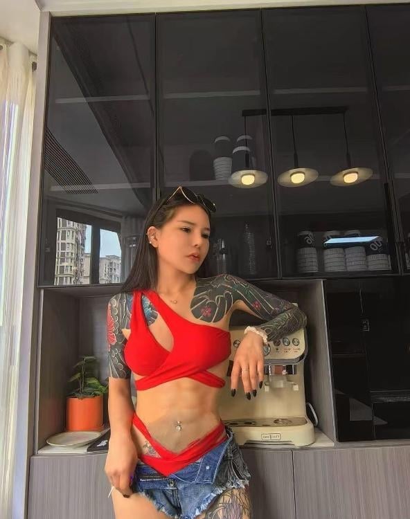 纹身小猫猫