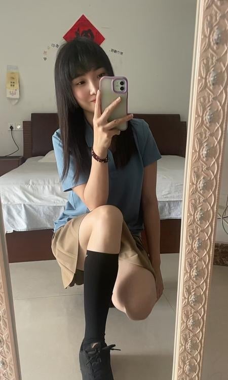 湖塘雨蝶