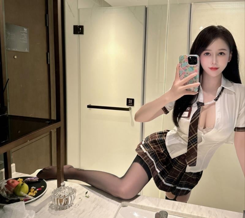 天河长腿肤白小姐姐
