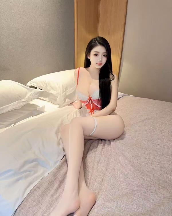爆款巨乳美女年龄小