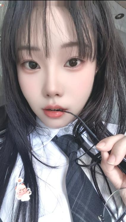 眼镜琪琪
