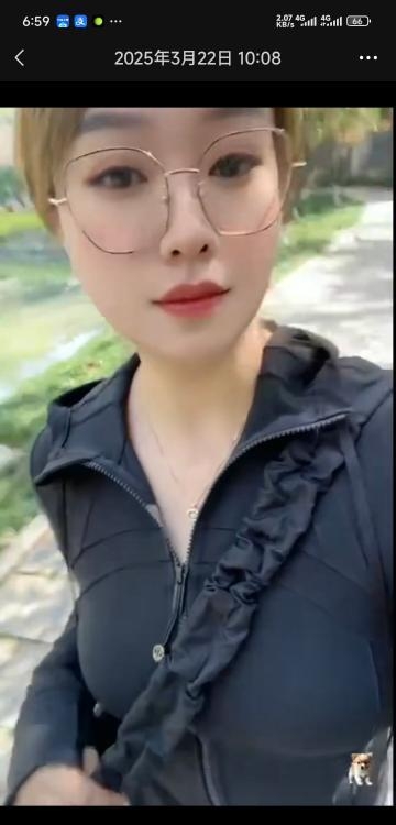 风骚眼镜姐