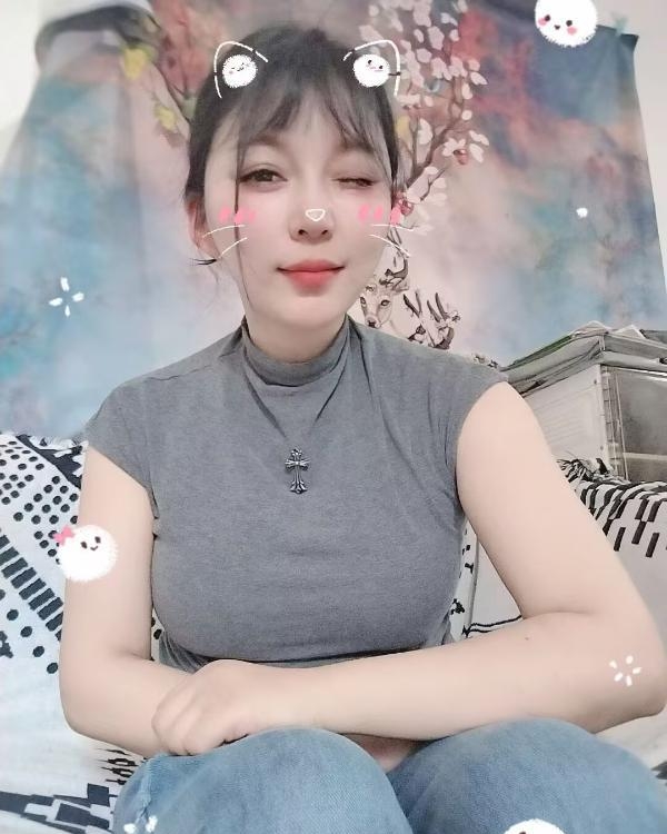 巨乳少妇花儿