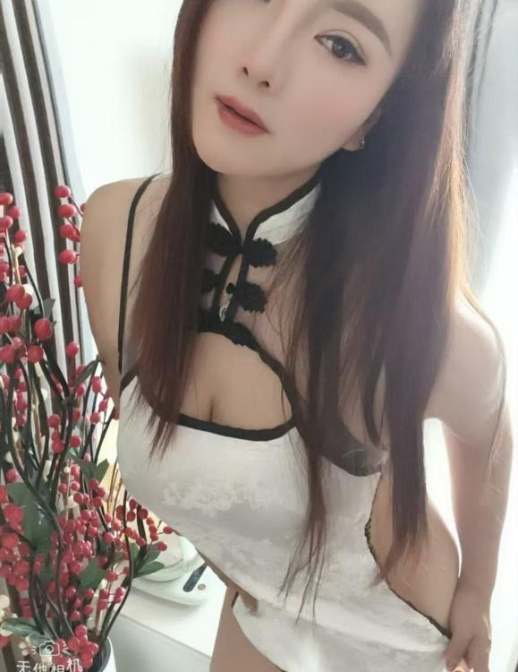 性感翘臀大奶妹萱萱