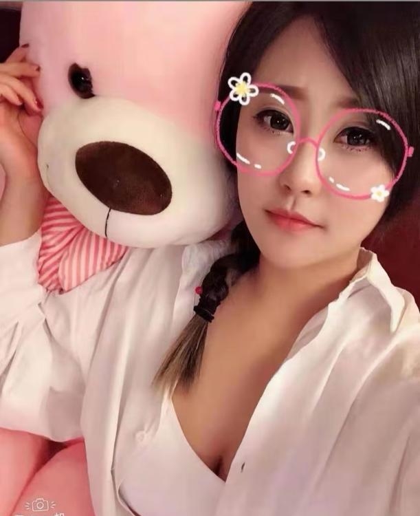 佛系胸大屁股大