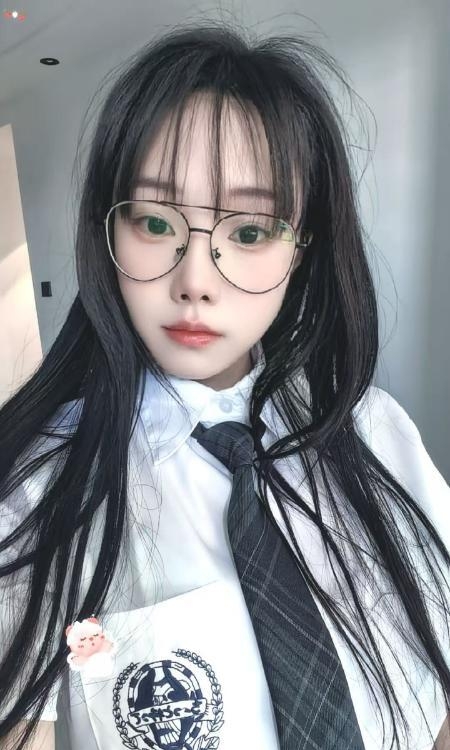 眼镜琪琪
