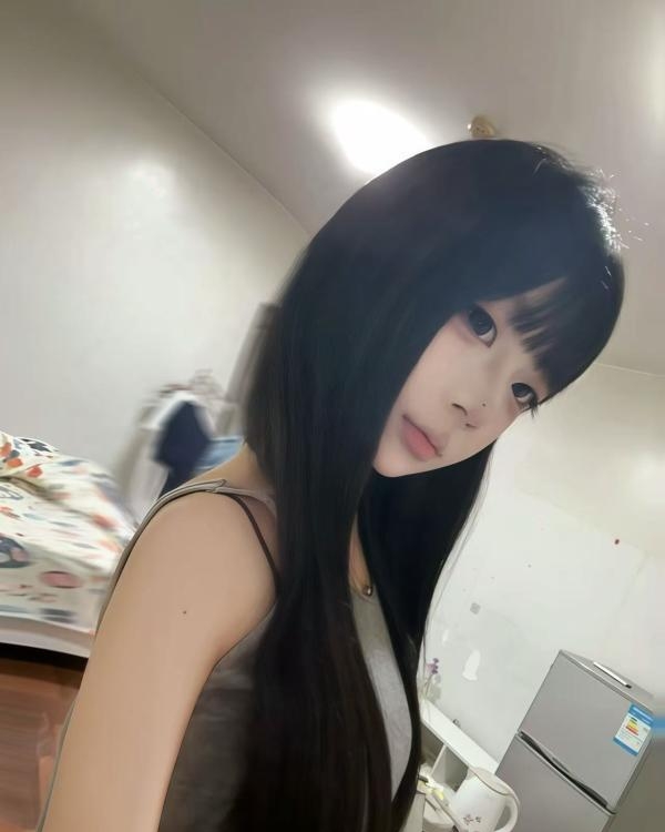 小巧玲珑型三点粉嫩妹