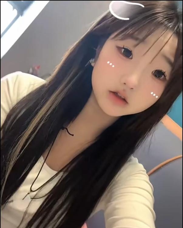 wt三点粉白虎嫩妹