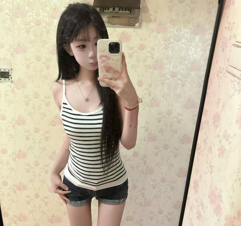 小巧玲珑型三点粉嫩妹