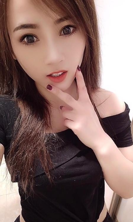苗条靓妹菲菲