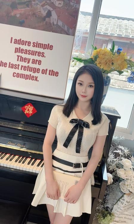 FZ白皙小姐姐薯片