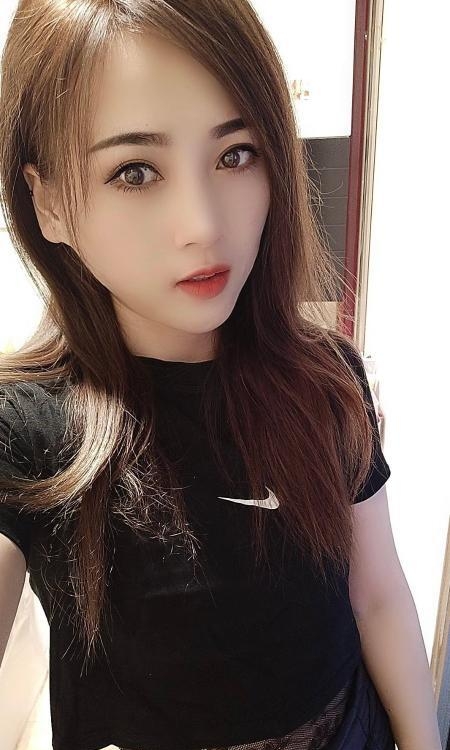 苗条靓妹菲菲
