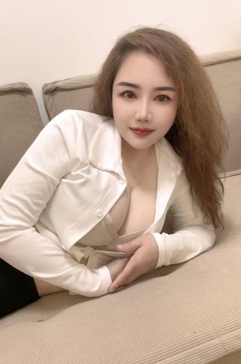 爆乳风骚少妇