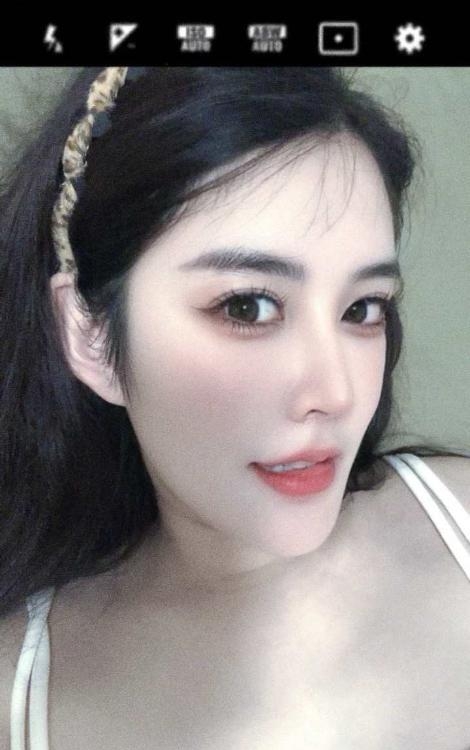 白嫩长腿佳佳