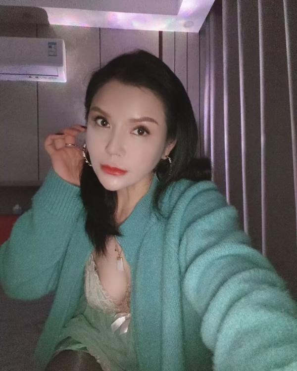 夜探异域风情少妇