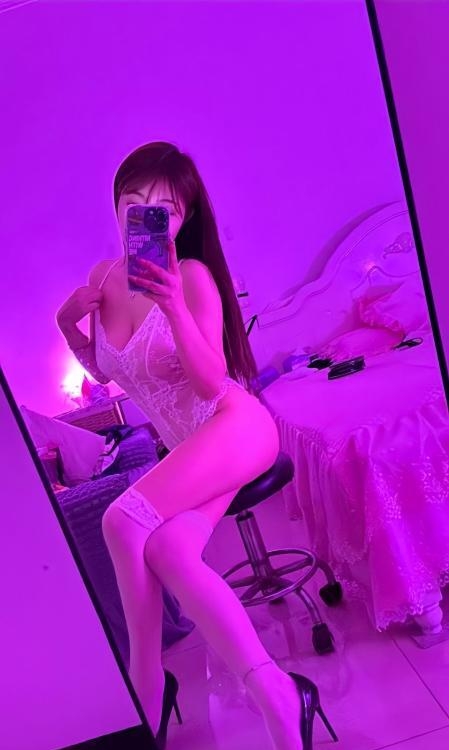 建邺舌吻骚女小海绵