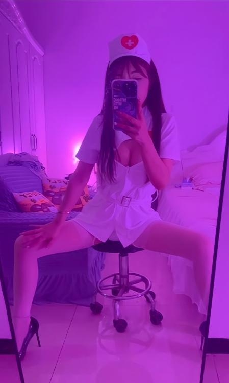 建邺舌吻骚女小海绵