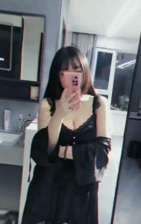 微胖萌妹