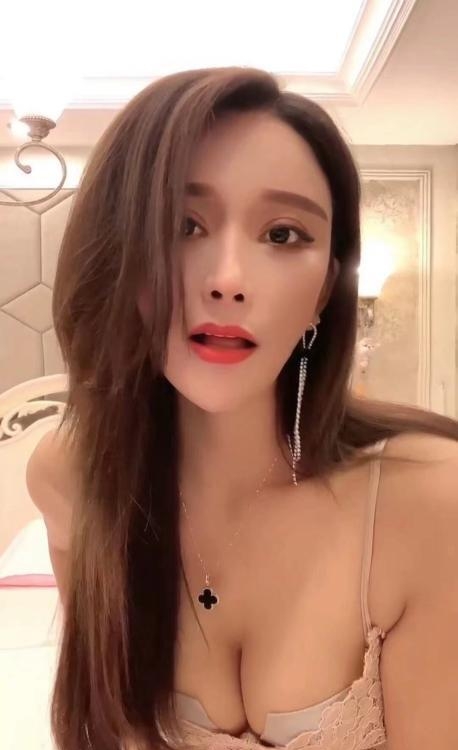 大胸知心骚浪御姐